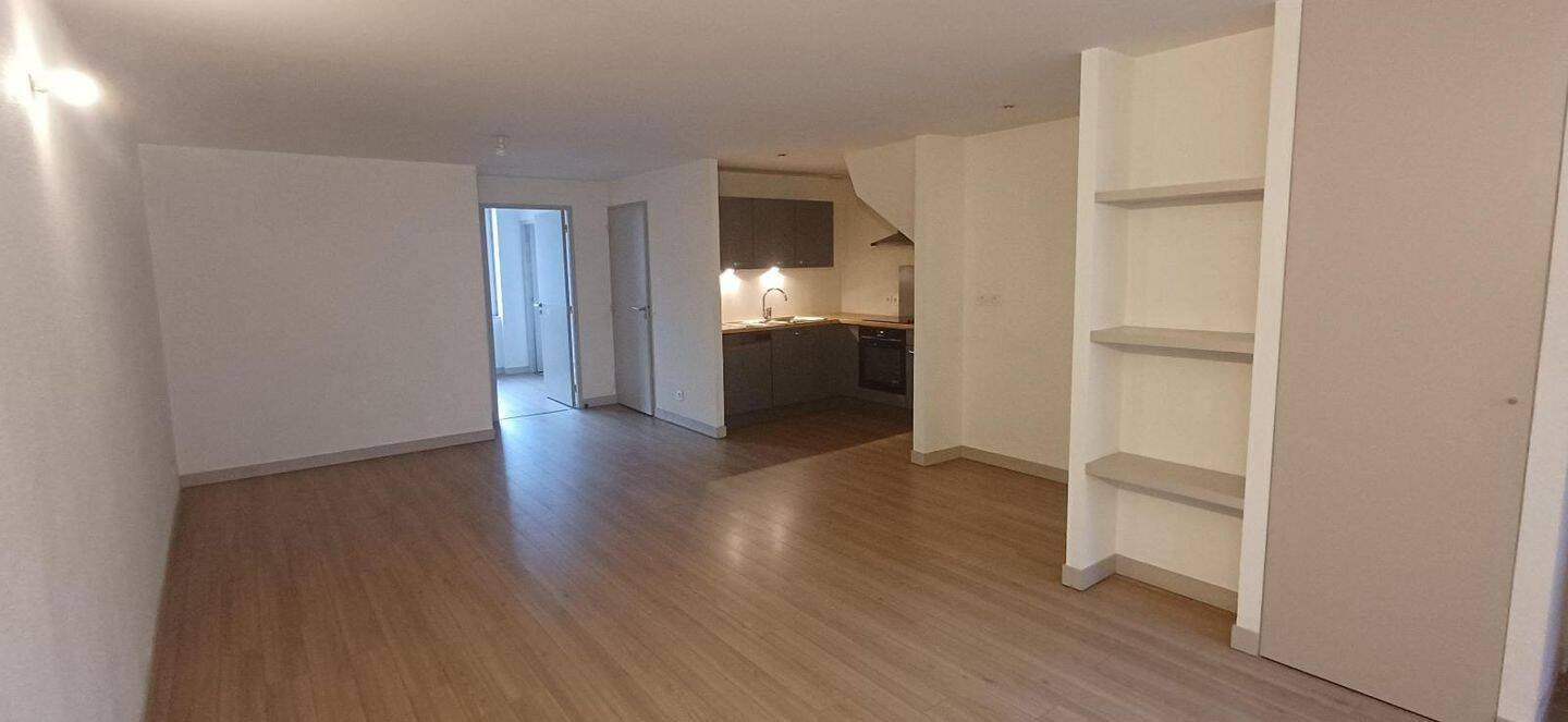 Appartement 2 pièces 51 m² · à Saint-Étienne · 51,3 m² · 520 €