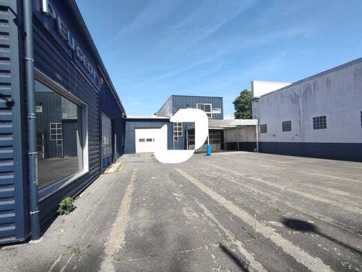 Local d'activités à vendre 1 690 000 € 640 m² d'espace de stockage Les Metz-Pont Colbert Jouy-en-Josas 78350