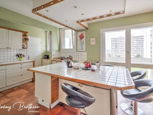 Appartement à vendre 180 000 € 5 pièces 4 chambres 140 m² Étage 6/8 Leclerc Rillieux-la-Pape 69140