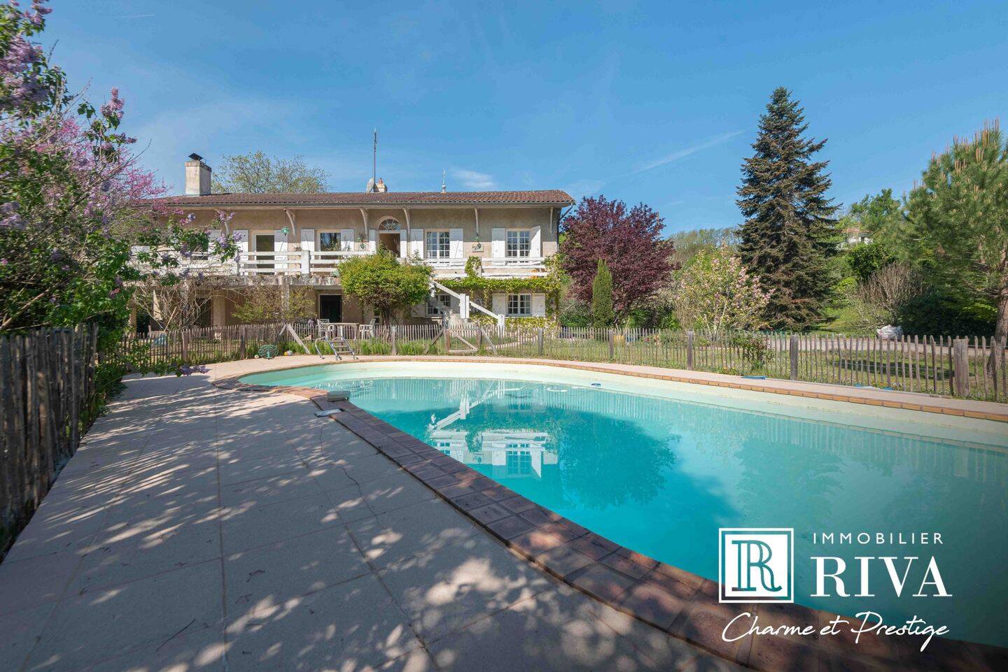 Maison 8 pièces 220 m² · à Fargues-Saint-Hilaire · 220 m² · 637 000 €