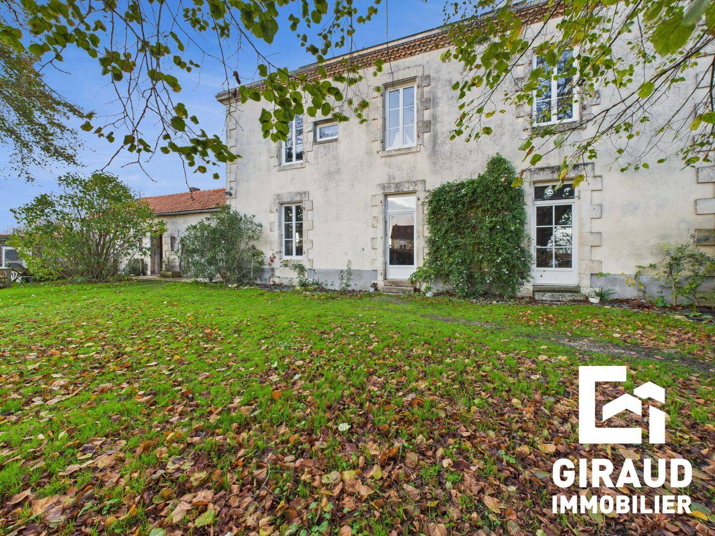 Maison 7 pièces 215 m² · à Nalliers · 215 m² · 231 750 €