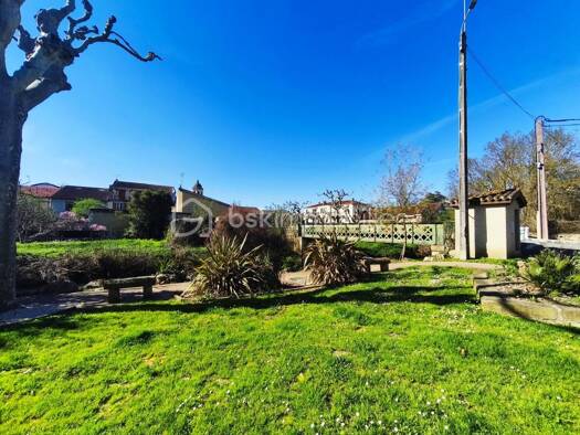 Maison de ville à vendre 92 000 € 8 pièces 6 chambres 180 m² 237 m² de terrain Vic-Fezensac 32190