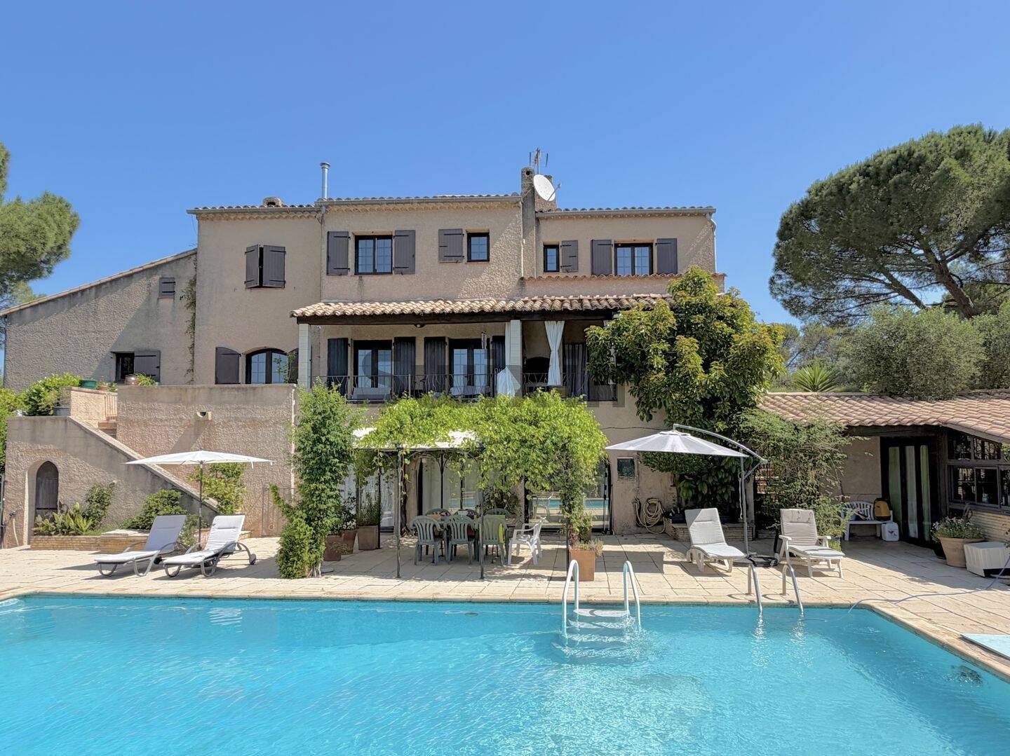 Maison 11 pièces 350 m² · à Lédignan · 350 m² · 549 000 €