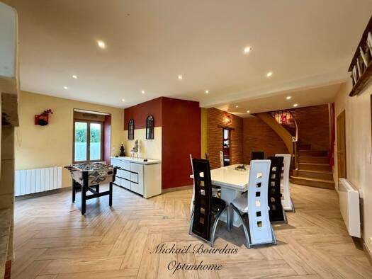 Maison à vendre 220 000 € 6 pièces 4 chambres 173 m² 12 159 m² de terrain Noyant 49490