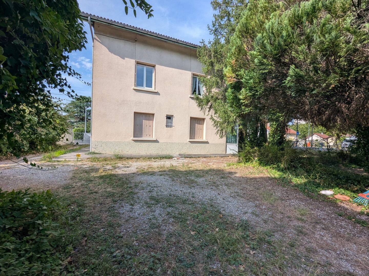 Maison 7 pièces 156 m² · à Le Pont-de-Claix · 155,8 m² · 270 000 €