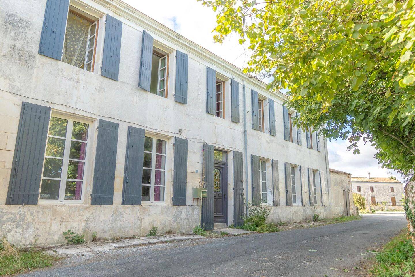 Maison 8 pièces 270 m² · à Pont-l'Abbé-d'Arnoult · 270 m² · 259 500 €