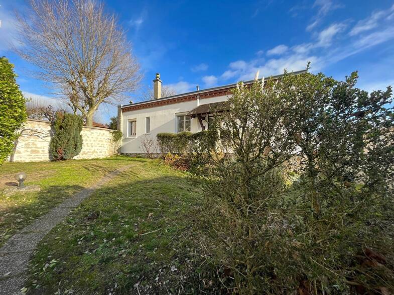Maison à louer 2 060 € 3 pièces 2 chambres 68 m² 100 m² de terrain Saint Germain en Laye 78100