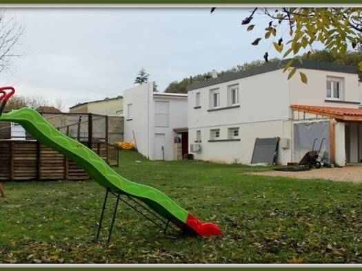 Immeuble à vendre 331 000 € 230 m² Chalais 16210