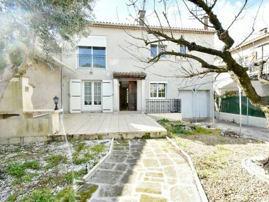 Maison à vendre 375 000 € 6 pièces 3 chambres 111 m² 240 m² de terrain Fontvieille 13990
