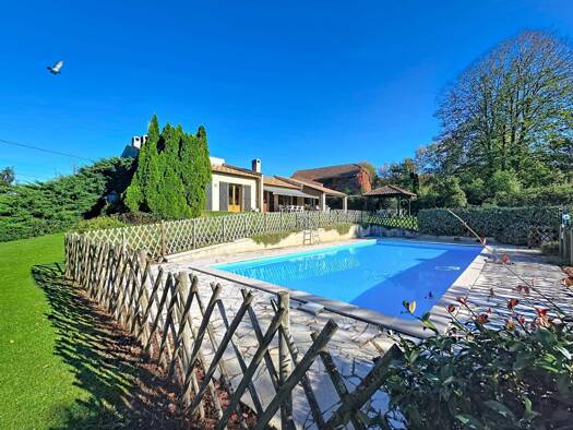 Maison de plain-pied à vendre 395 000 € 6 pièces 3 chambres 136 m² 4 300 m² de terrain Tournay 65190