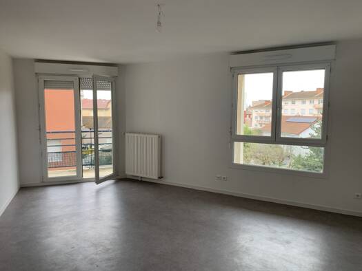Appartement à louer 677 € 2 pièces 1 chambre 52 m² RDC Bourg-en-Bresse 01000