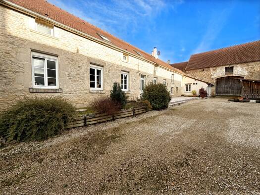 Maison à vendre 215 000 € 5 pièces 4 chambres 163,7 m² 204 m² de terrain Pargues 10210