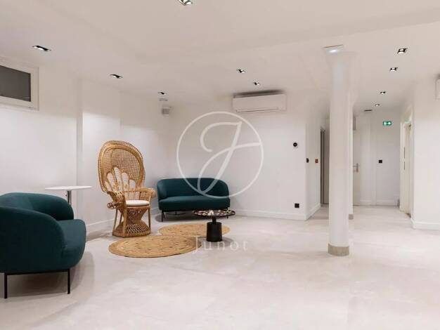 Espace bureau à vendre 3 570 000 € 430 m² de bureaux Courcelles-Wagram Paris 17ème 75017