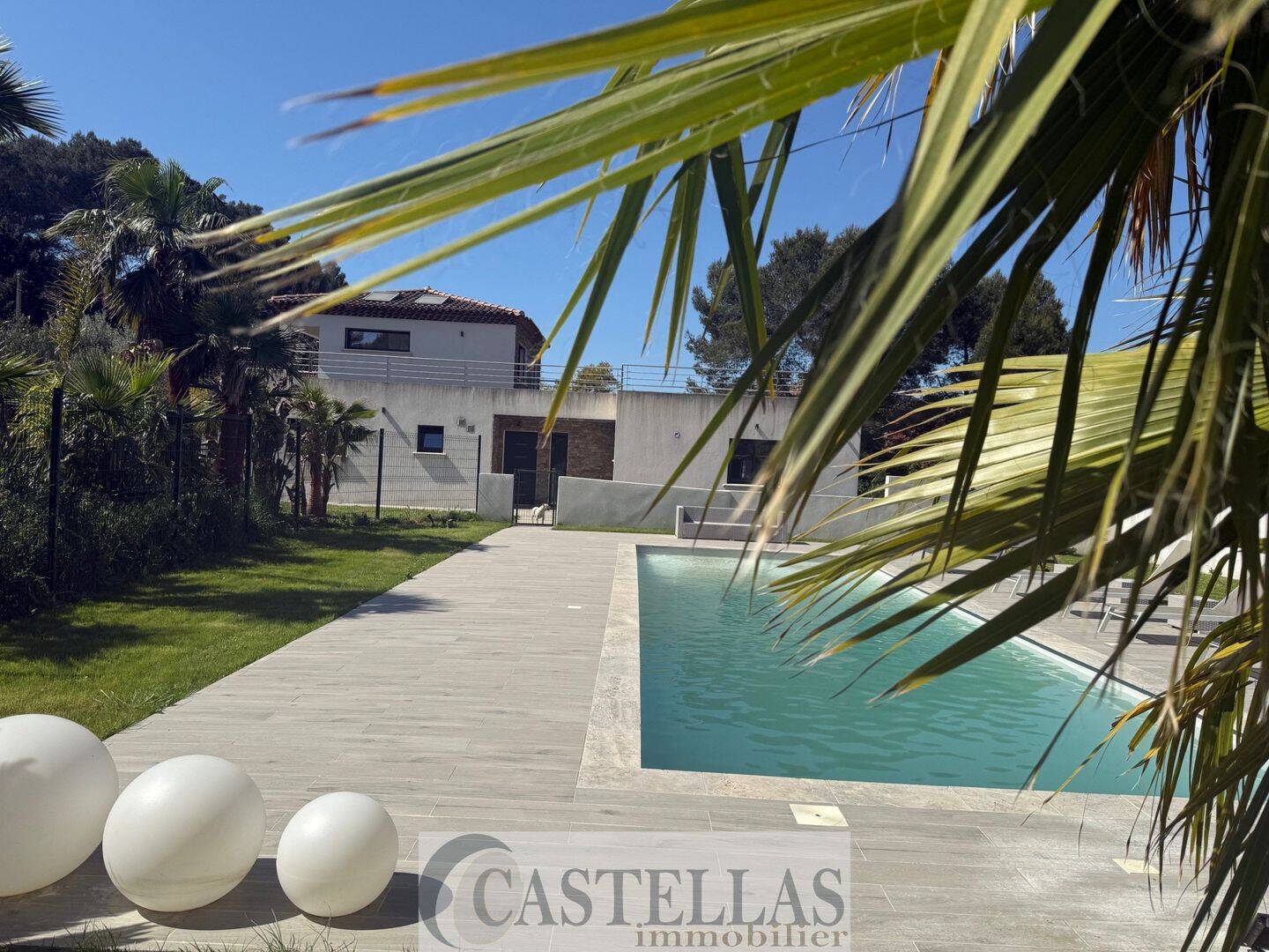 Maison 5 pièces 184 m² · à Roquefort-la-Bédoule · 184 m² · 898 000 €