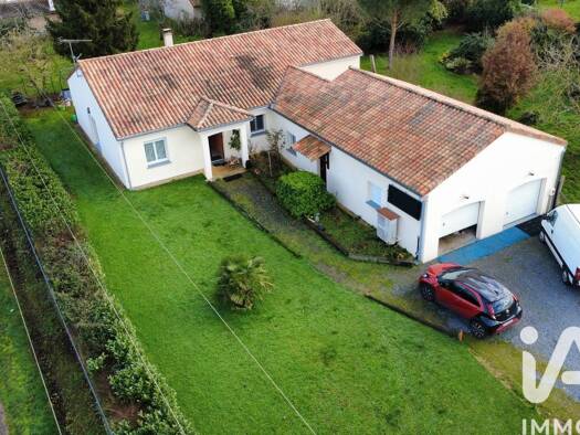 Maison à vendre 332 000 € 6 pièces 3 chambres 188 m² 2 262 m² de terrain Nieuil-l'Espoir 86340