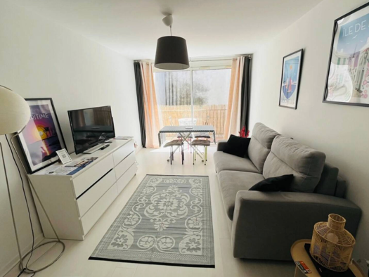 Appartement à louer 750 € 1 pièce 32 m² Étage 2/4 disponible dès maintenant Centre Ville La Rochelle 17000