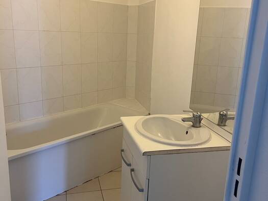 Appartement à louer 500 € 4 pièces 3 chambres 57 m² Étage 1/2 Limite Persan-Bernes Persan 95340
