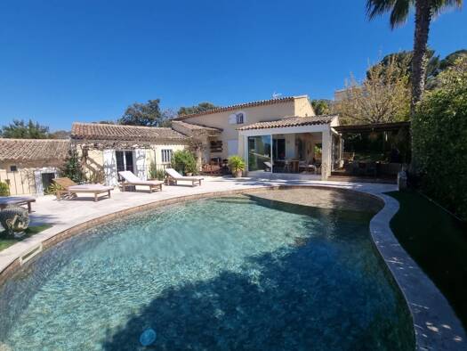 Maison à vendre 945 000 € 5 pièces 4 chambres 160 m² 851 m² de terrain Six-Fours-les-Plages 83140