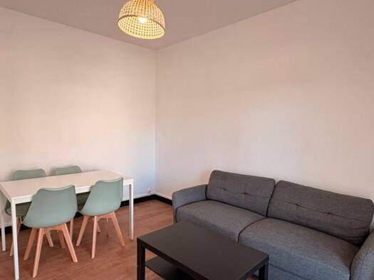 Maison à louer 750 € 5 pièces 4 chambres 90 m² Castillon-la-Bataille 33350