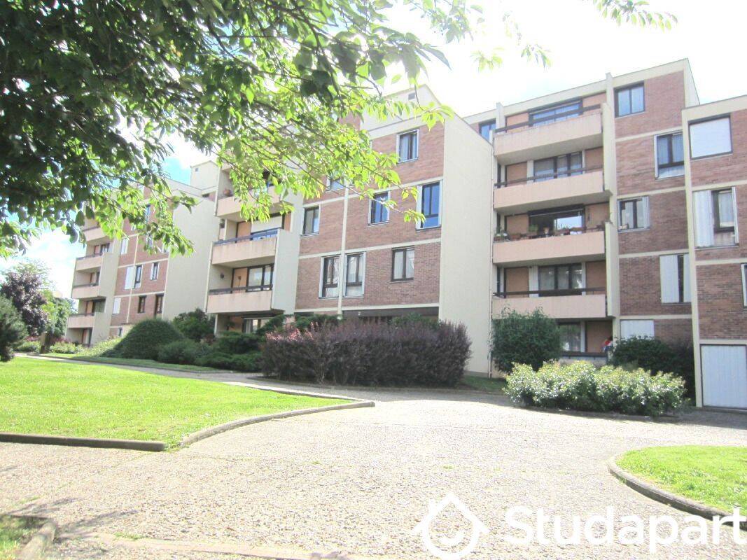 Appartement 6 pièces 102 m² · à Évry-Courcouronnes · 102 m² · 490 €