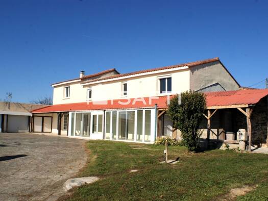 Maison à vendre 199 900 € 6 pièces 4 chambres 159 m² 3 786 m² de terrain La Châtaigneraie 85120