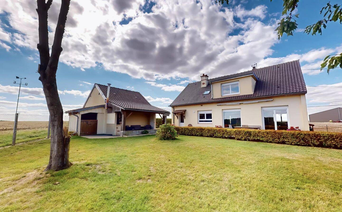 Maison 7 pièces 146 m² · à Favières · 146 m² · 242 900 €