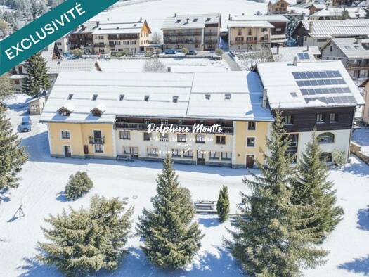 Local commercial à vendre 396 800 € 1 610 m² de surface de vente Arvieux 05350