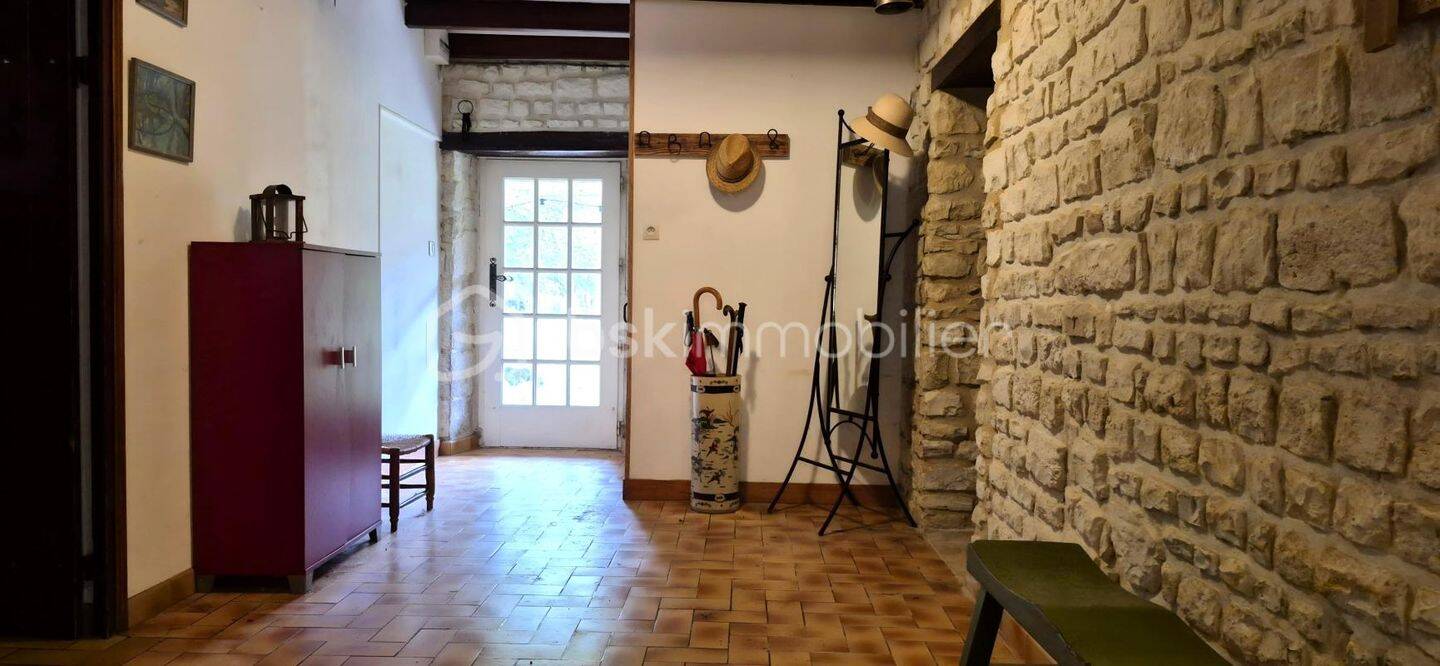 Maison 10 pièces 309 m² · à Saint-Séverin-sur-Boutonne · 309 m² · 420 000 €