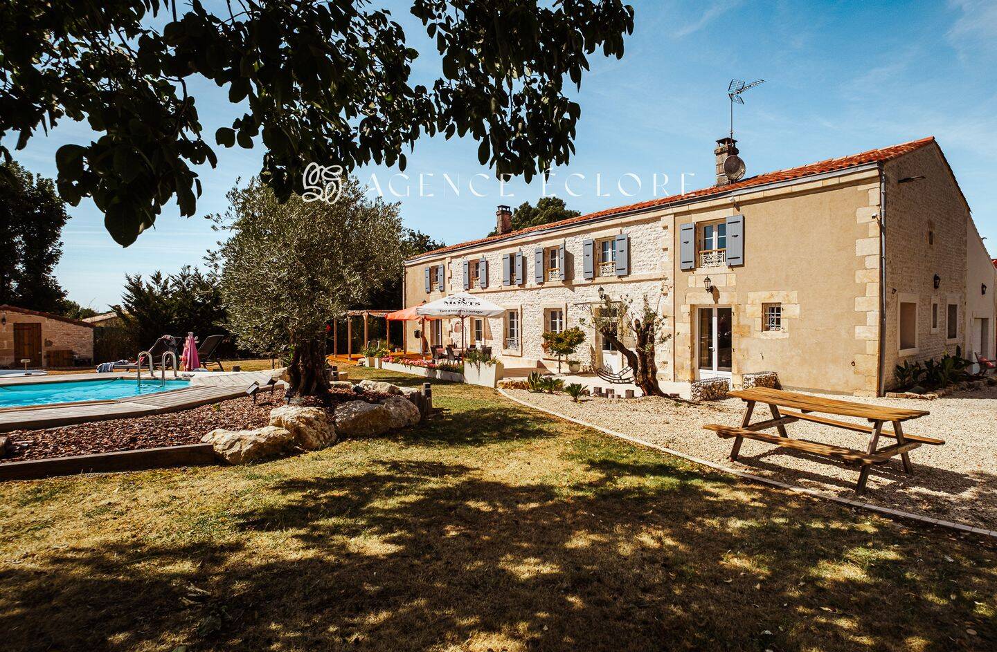 Maison 12 pièces 334 m² · à Niort · 334 m² · 649 000 €