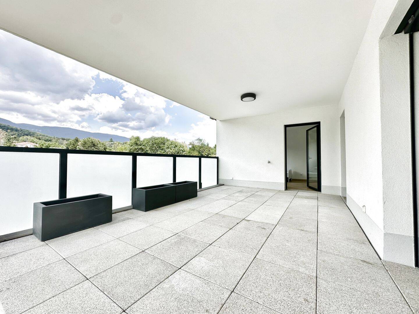 Appartement 4 pièces 123 m² · à Divonne-les-Bains · 122,6 m² · 3 850 €