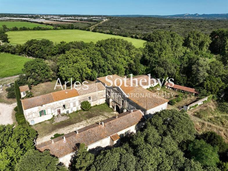 Mas à vendre 1 456 000 € 28 pièces 14 chambres 600 m² 30 000 m² de terrain Caphan St Martin de Crau 13310