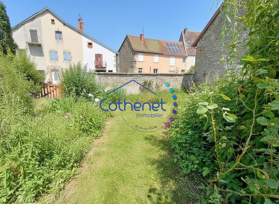 Maison 5 pièces 90 m² · à Saint-Christophe-en-Brionnais · 90 m² · 77 000 €