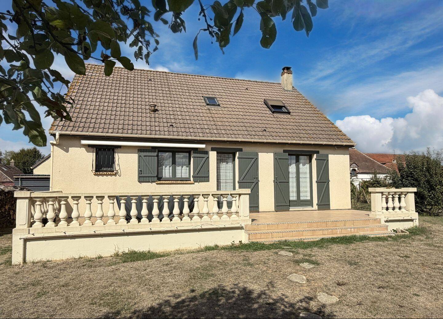 Maison 5 pièces 121 m² · à Tremblay-les-Villages · 121 m² · 242 000 €