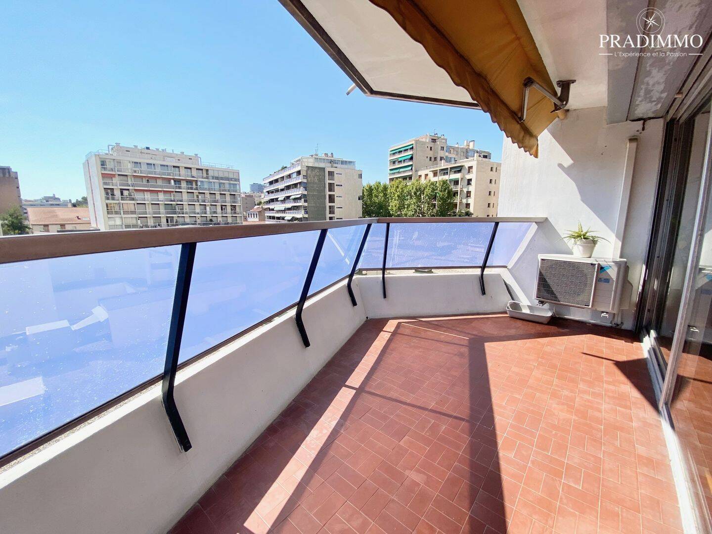 Appartement 3 pièces 81 m² · à Marseille 8ème Arrondissement · 81 m² · 385 000 €