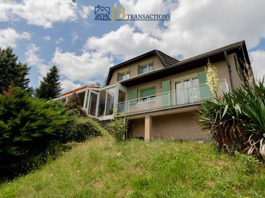 Maison à vendre 239 000 € 7 pièces 4 chambres 130 m² 2 936 m² de terrain Ambert 63600