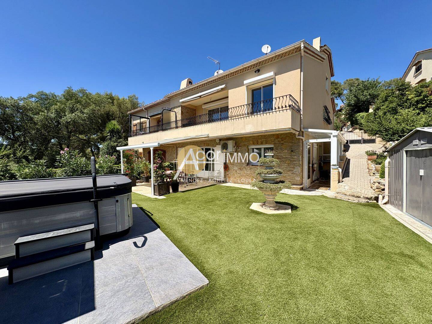 Maison 9 pièces 211 m² · à La Seyne-sur-Mer · 211 m² · 549 000 €
