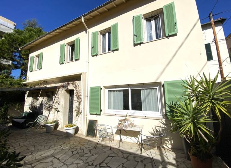 Maison en viager occupé Bouquet 447 500 € 6 pièces 4<br/>chambres 124 m²<br/>superficie 247 m²<br/>terrain Chambrun Nice 06000