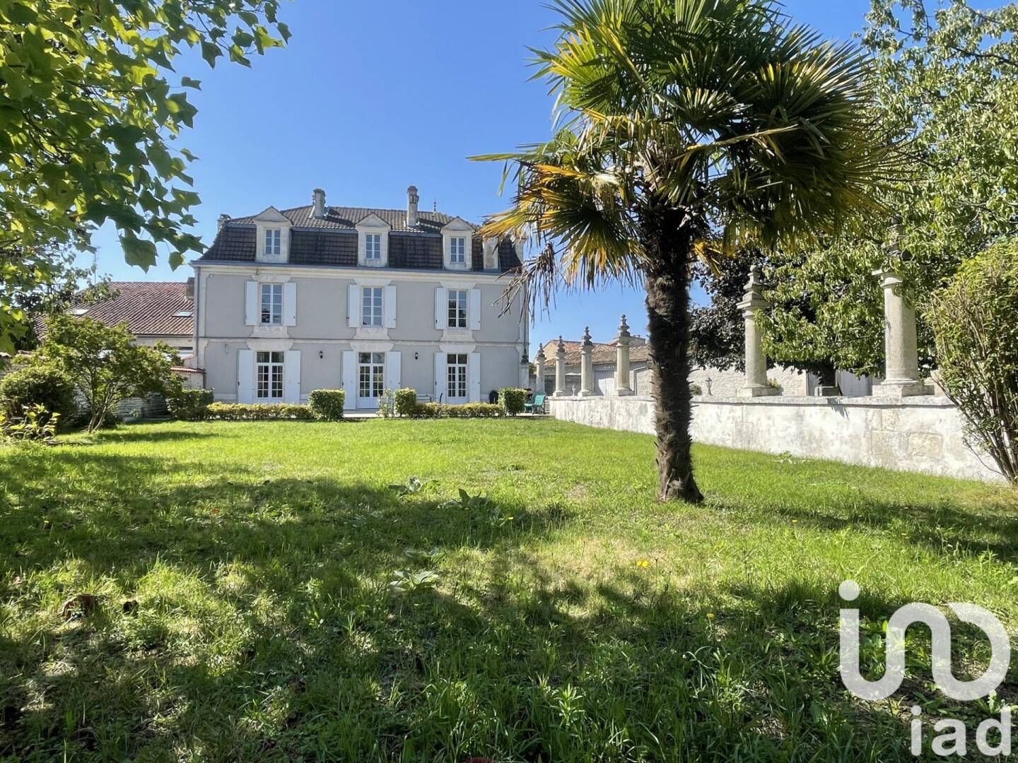 Maison 6 pièces 210 m² · à La Boixe · 210 m² · 345 000 €