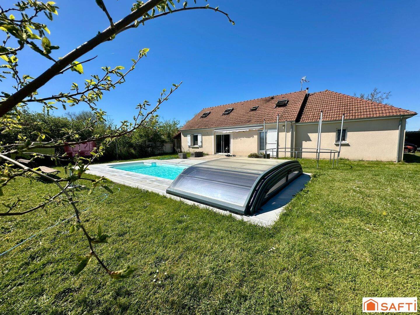 Maison 6 pièces 145 m² · à Mornay-sur-Allier · 145 m² · 193 000 €