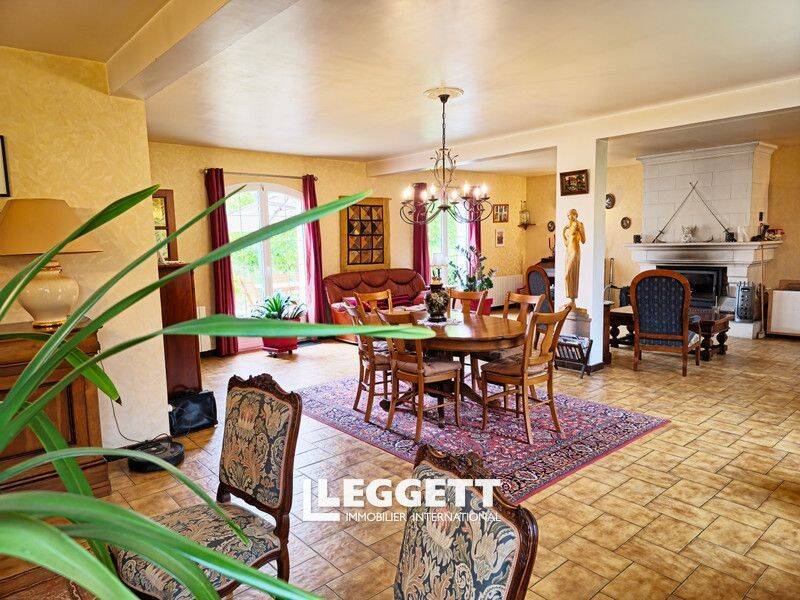 Maison 8 pièces 265 m² · à Négrondes · 265 m² · 450 000 €