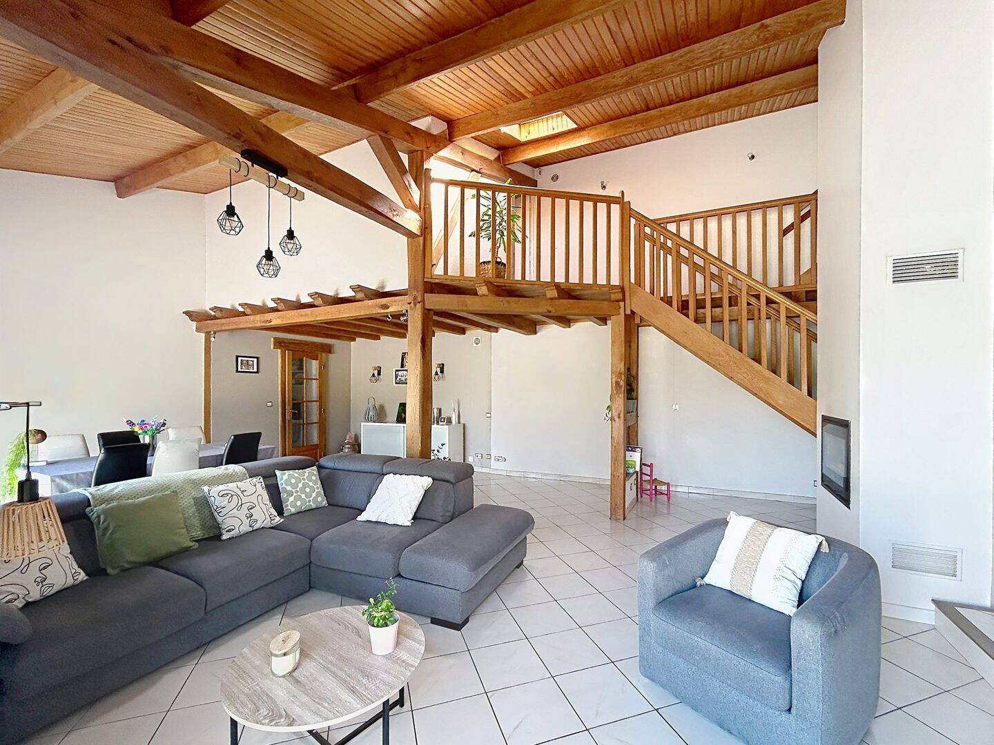Maison 8 pièces 185 m² · à Maisdon-sur-Sèvre · 185,2 m² · 409 000 €