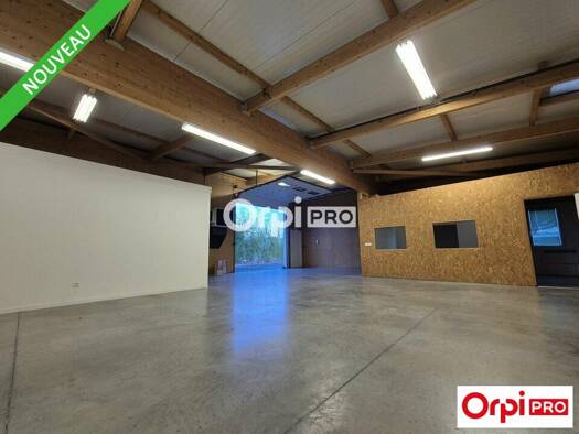 Local d'activités à louer 1 800 € 283 m² d'espace de stockage Bourg-de-Péage 26300
