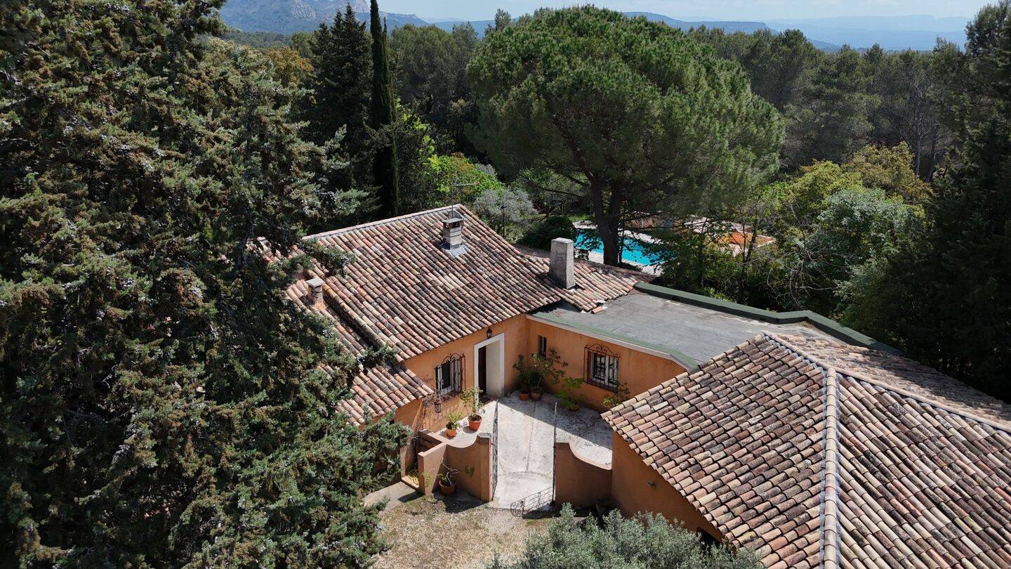 Maison 7 pièces 240 m² · à Saint-Marc-Jaumegarde · 240 m² · 1 380 000 €