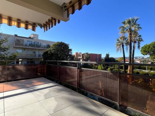 Appartement à vendre 690 000 € 4 pièces 3 chambres 133 m² Étage 2/3 Saint-Laurent-du-Var 06700