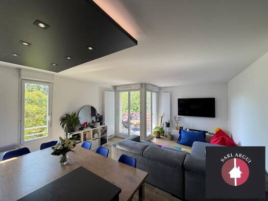 Appartement à vendre 310 000 € 3 pièces 2 chambres 62,4 m² Étage 2/3 Montévrain 77144