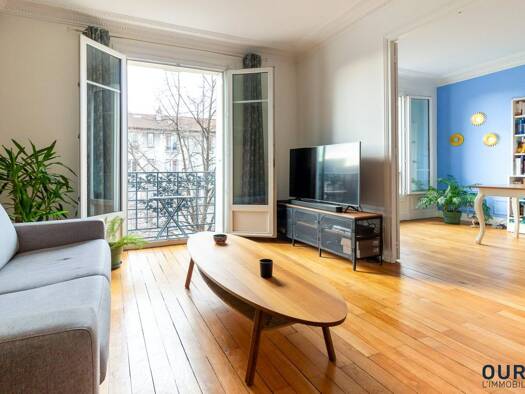 Appartement à vendre 317 000 € 3 pièces 1 chambre 61 m² Étage 3/5 République-Gare-Porte de Paris Saint-Denis 93200