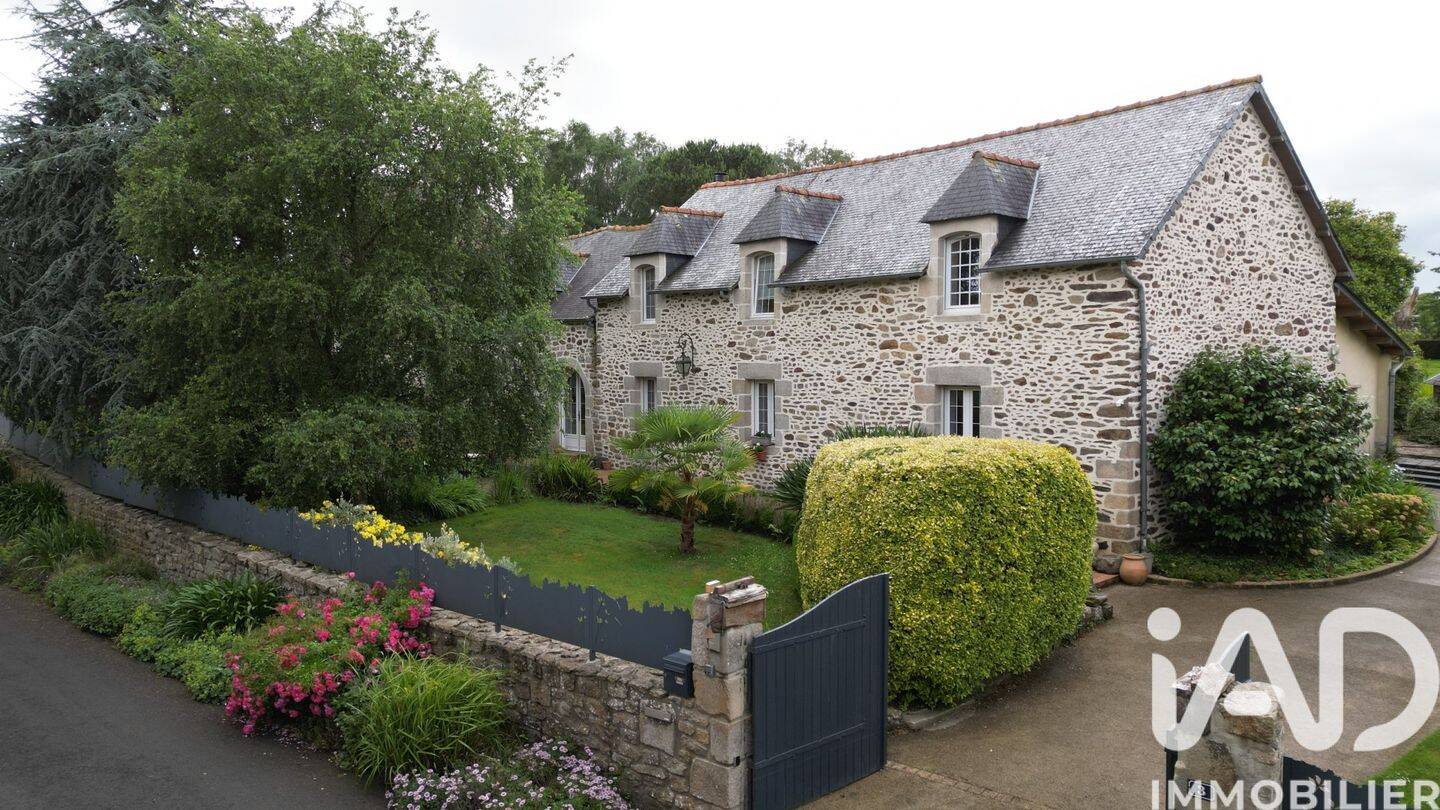 Maison 7 pièces 220 m² · à Languenan · 220 m² · 547 000 €