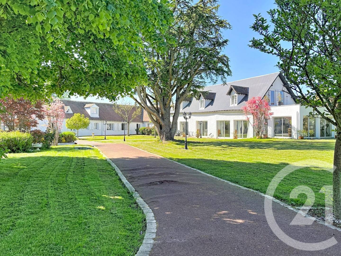 Maison 12 pièces 436 m² · à Chartres · 436 m² · 995 000 €