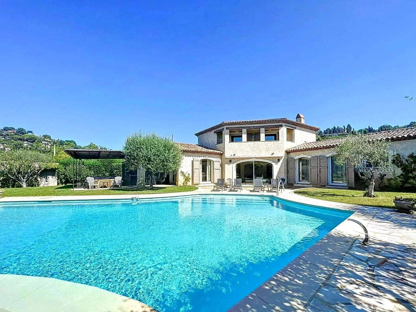Maison 5 pièces 300 m² · à Mougins · 300 m² · 7 900 €/mois
