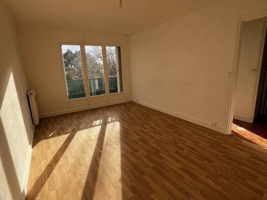 Appartement à louer 800 € 2 pièces 1 chambre 43,7 m² Étage 2/4 Les Grands Coteaux Gagny 93220